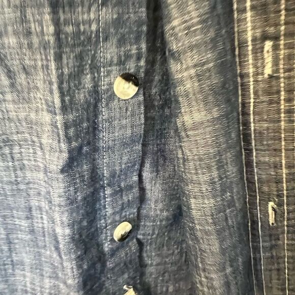 Men’s C.E.Schmidt Workwear short sleeve cotton chambray button down. Size Medium - Picture 4 of 8